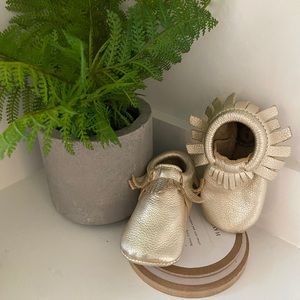 Freshly Picked Baby Mocassins size 4 EUC rtl:$60